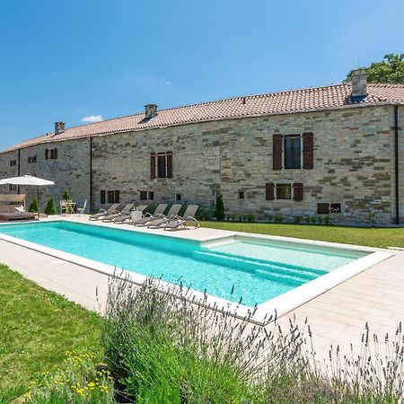 Villas Martincici With Large Pool Grožnjan Kültér fotó