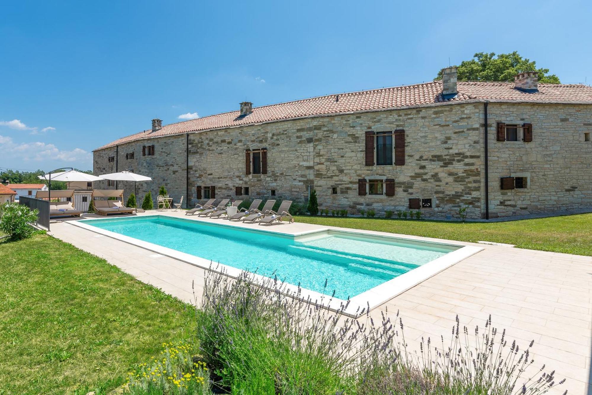 Villas Martincici With Large Pool Grožnjan Kültér fotó