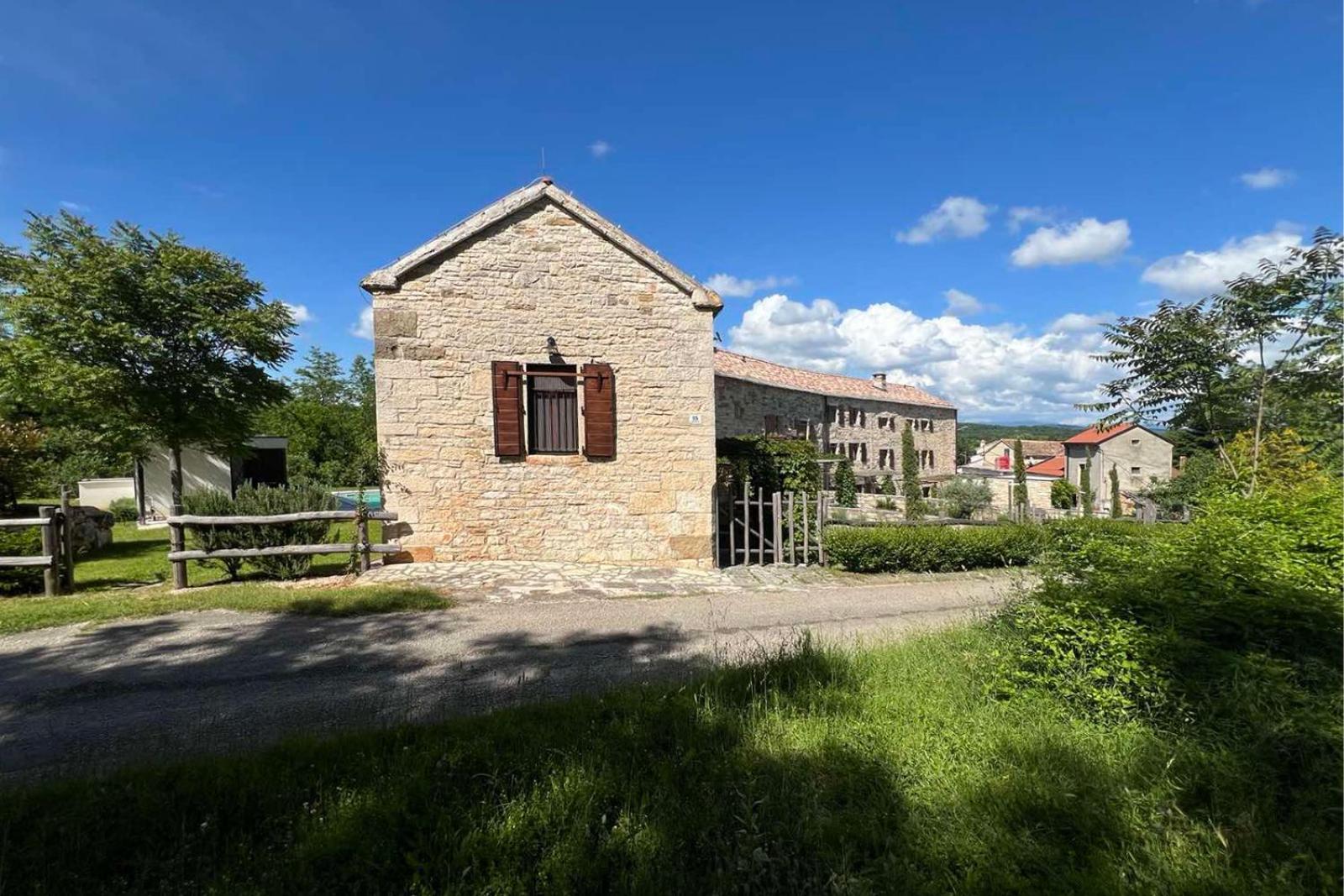 Villas Martincici With Large Pool Grožnjan Kültér fotó