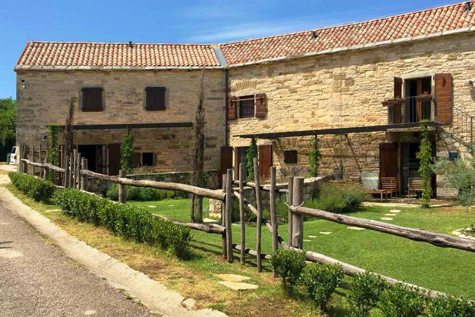 Villas Martincici With Large Pool Grožnjan Kültér fotó