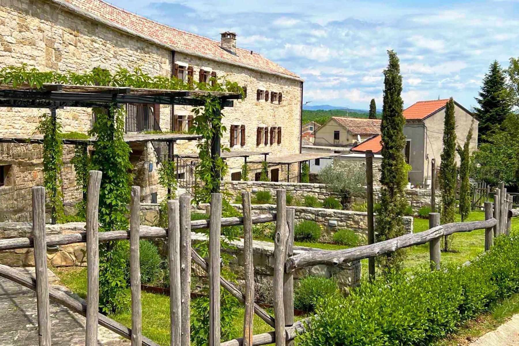 Villas Martincici With Large Pool Grožnjan Kültér fotó